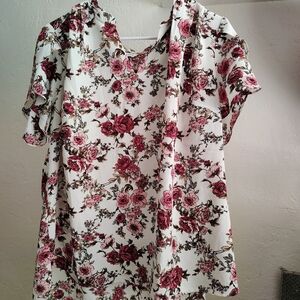 White w/pink floral feminine, delicate boho whimsical top Size 1X